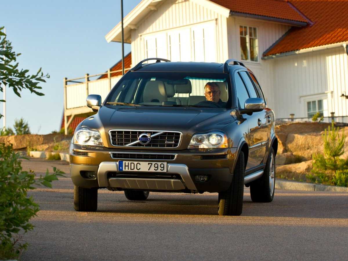 Volvo xc90: поколения, кузова по годам, история модели и года выпуска, рестайлинг, характеристики, габариты, фото - carsweek