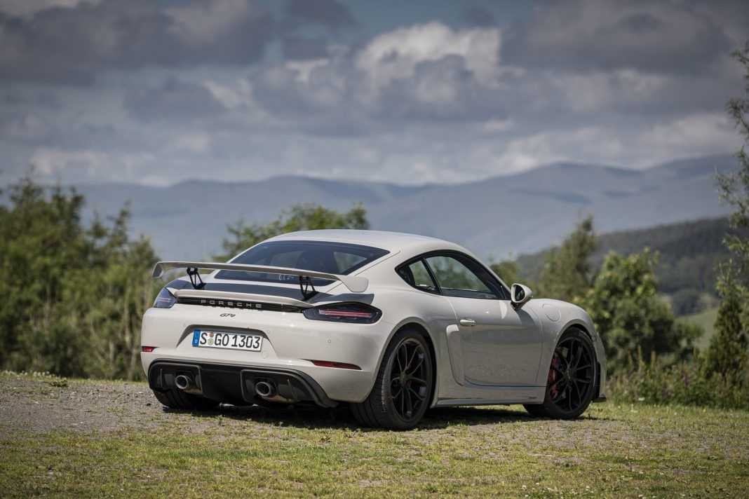 Porsche представил 718 cayman в двух экстремальных модификациях - журнал движок.