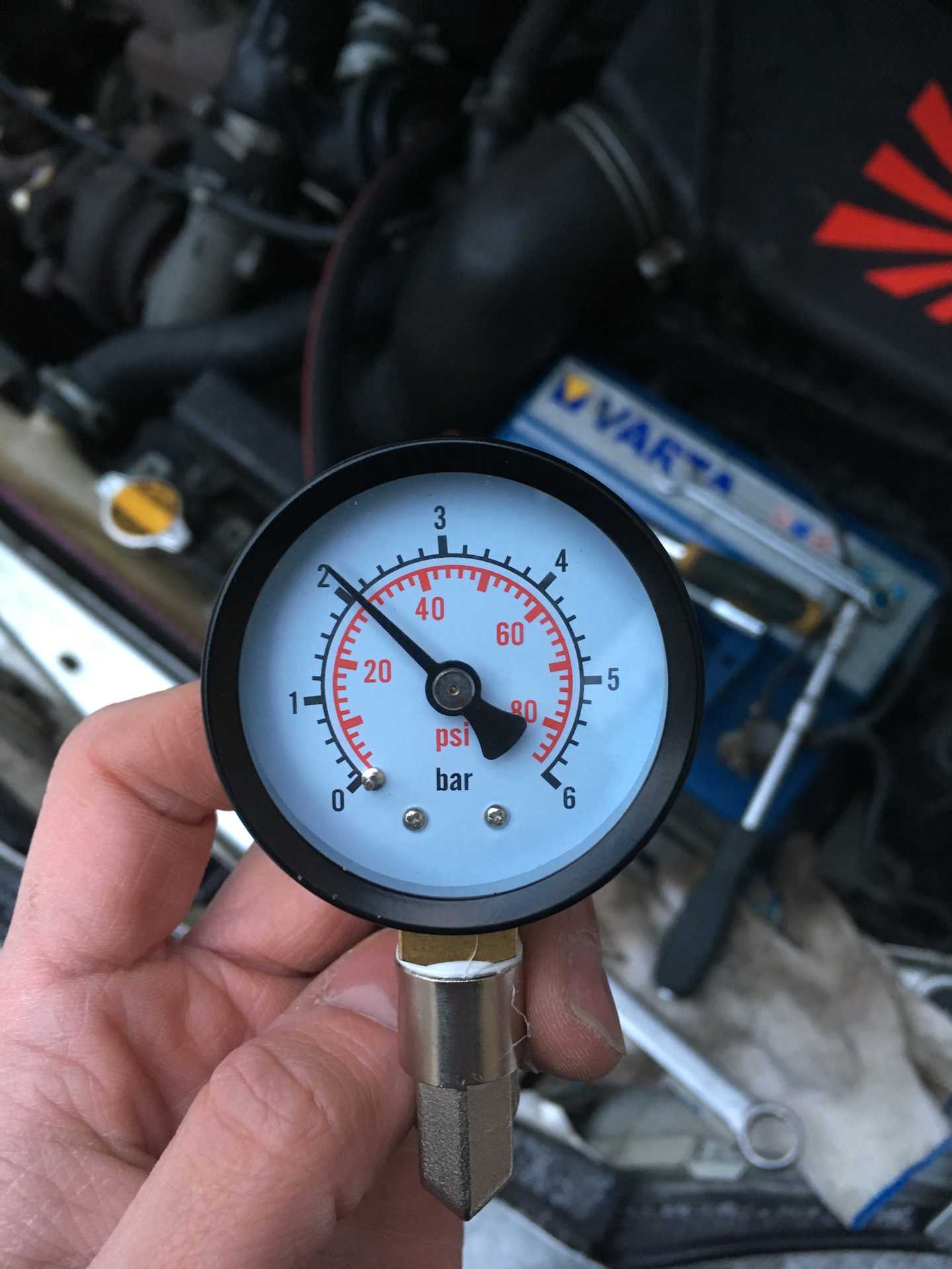 Сколько давление масла в двигателе