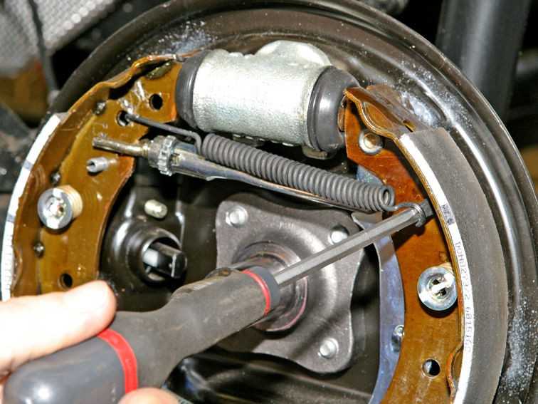 Как поменять передние тормозные колодки на форд фьюжн: видео