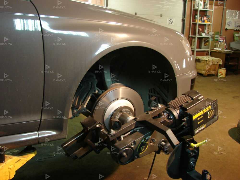 Для чего нужно протачивать тормозные диски автомобиля, технология проточки на токарном станке