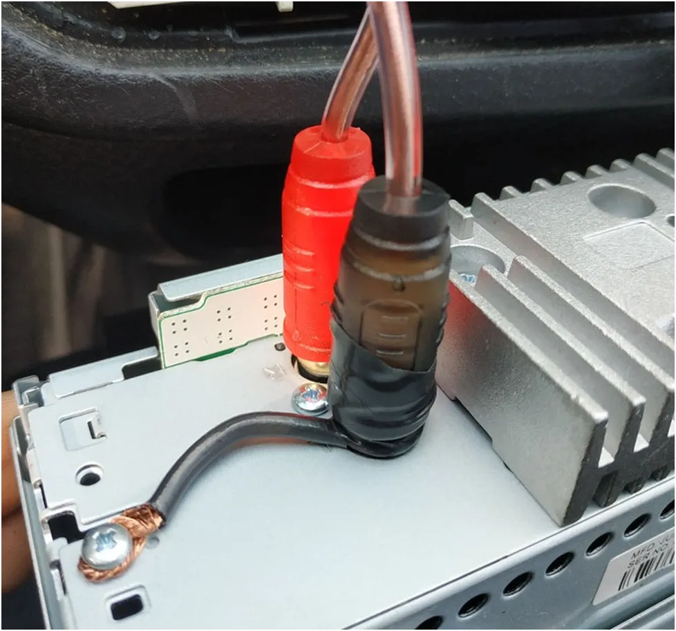Фонит сабвуфер в машине при заведенном двигателе – автотоп