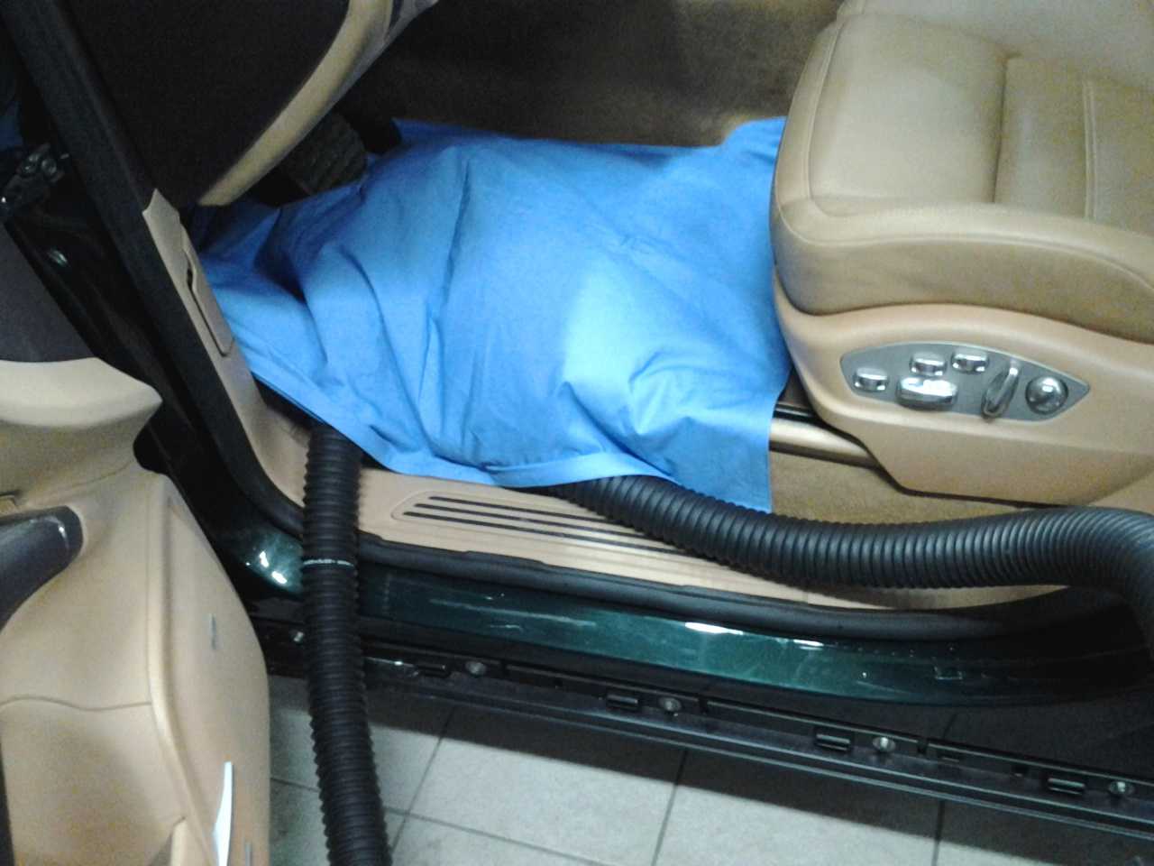 Влажность в салоне автомобиля: причины и как бороться?
