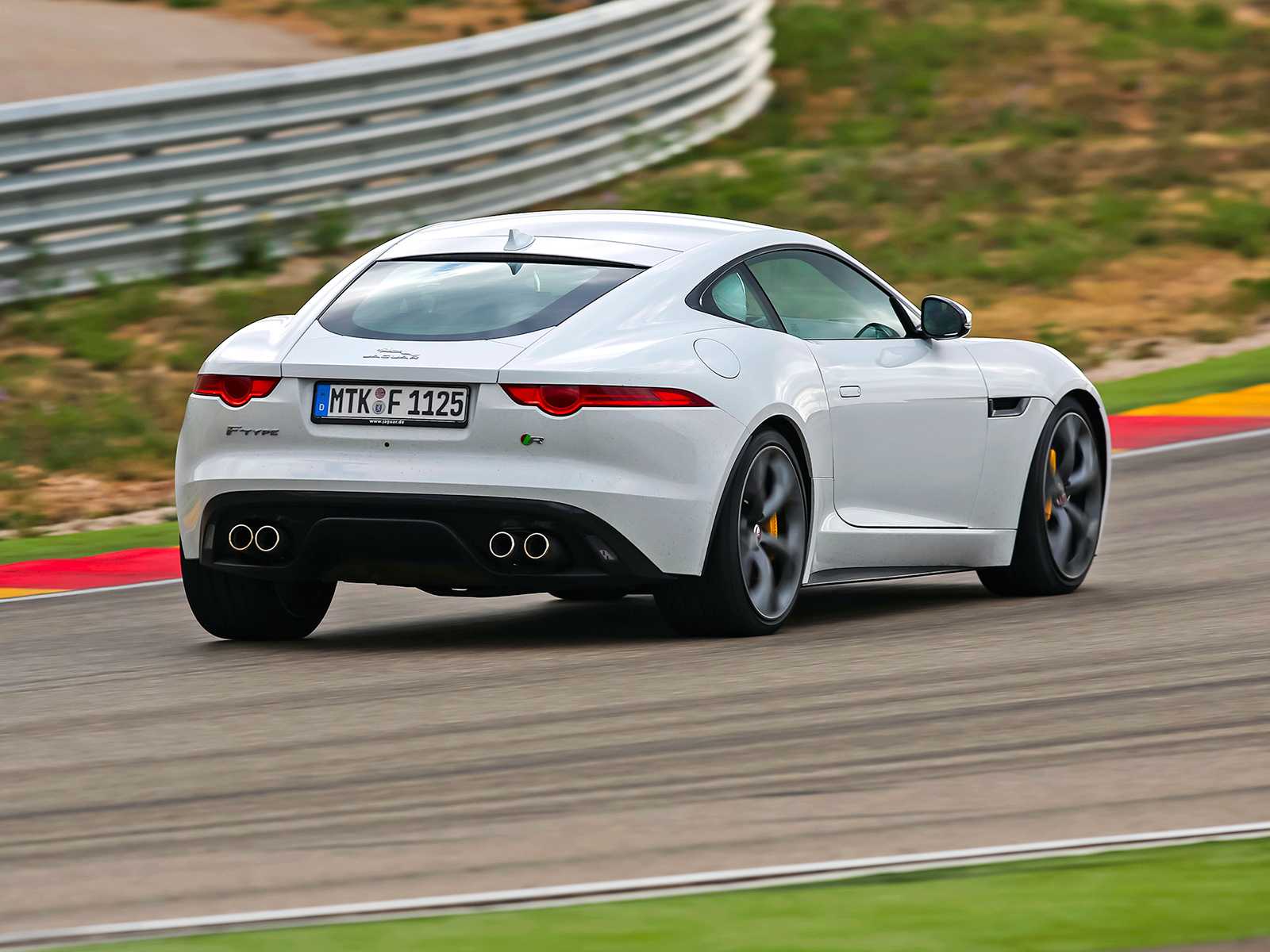 Jaguar f-type: поколения, кузова по годам, история модели и года выпуска, рестайлинг, характеристики, габариты, фото - carsweek