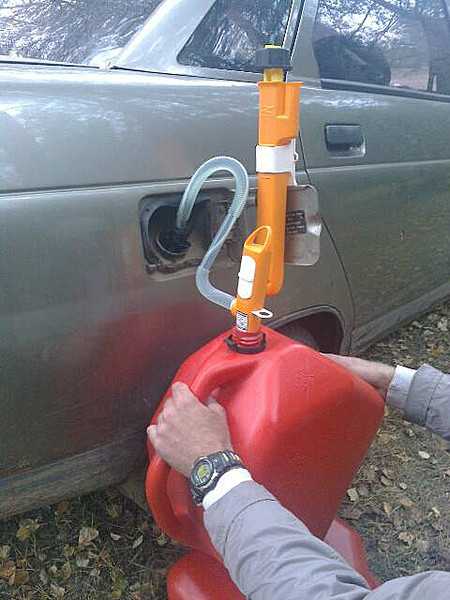 Как слить бензин из бака автомобиля, несколько полезных советов