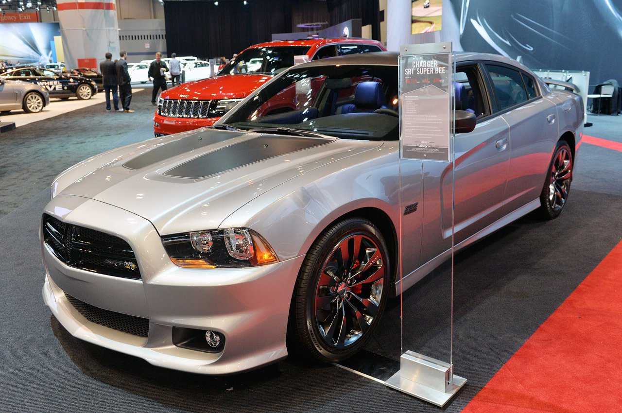 Машина dodge Charger 2014