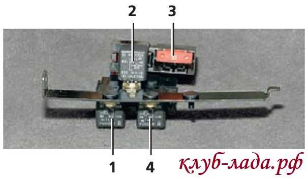 Реле бензонасоса калина 1 где находится фото