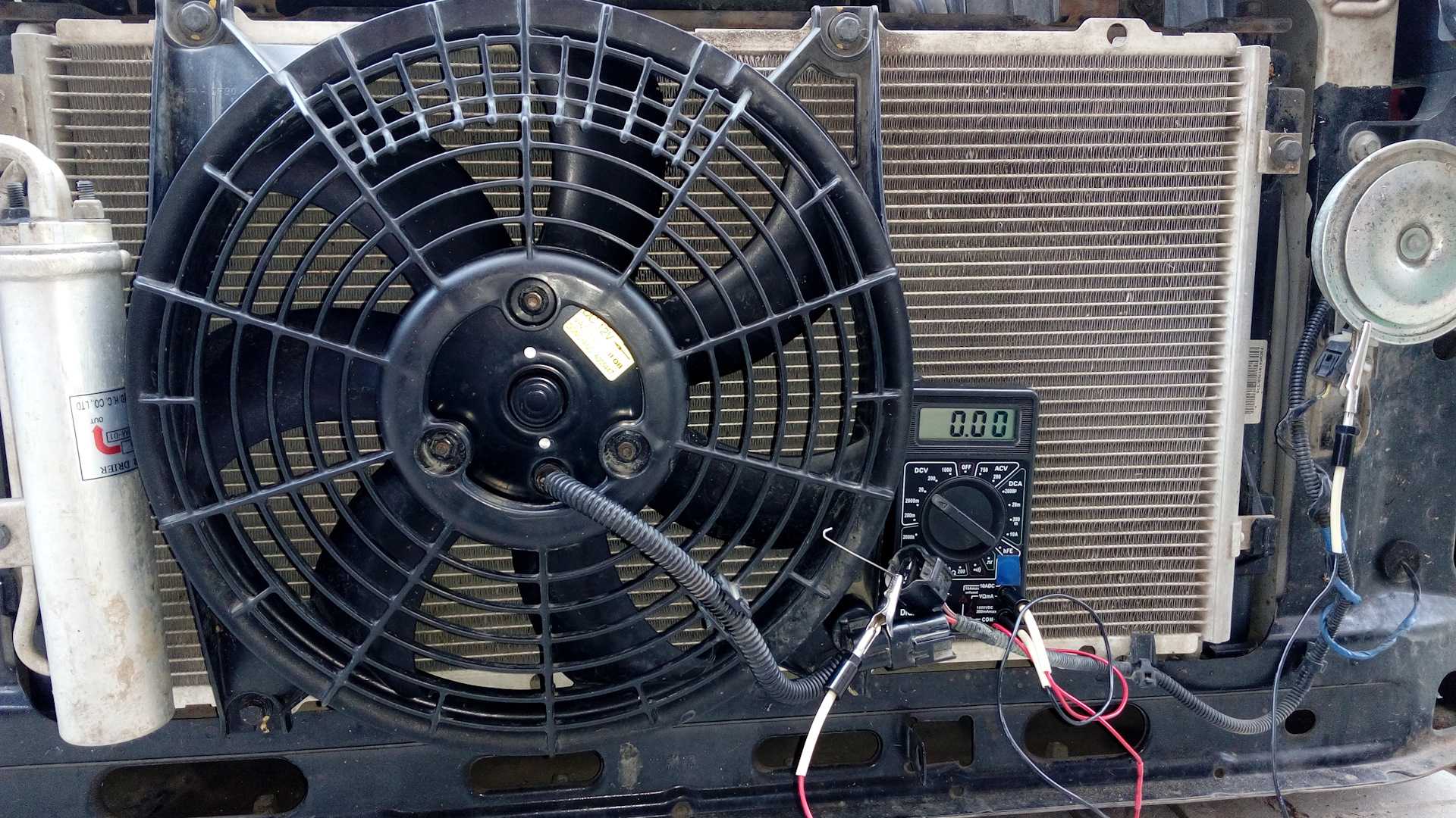При какой температуре должен срабатывать вентилятор на лада гранта?