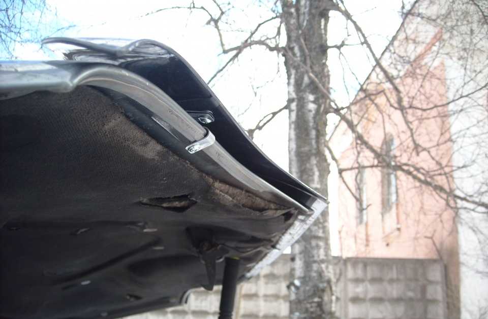 Как закрепить мухобойку на капоте нива шевроле